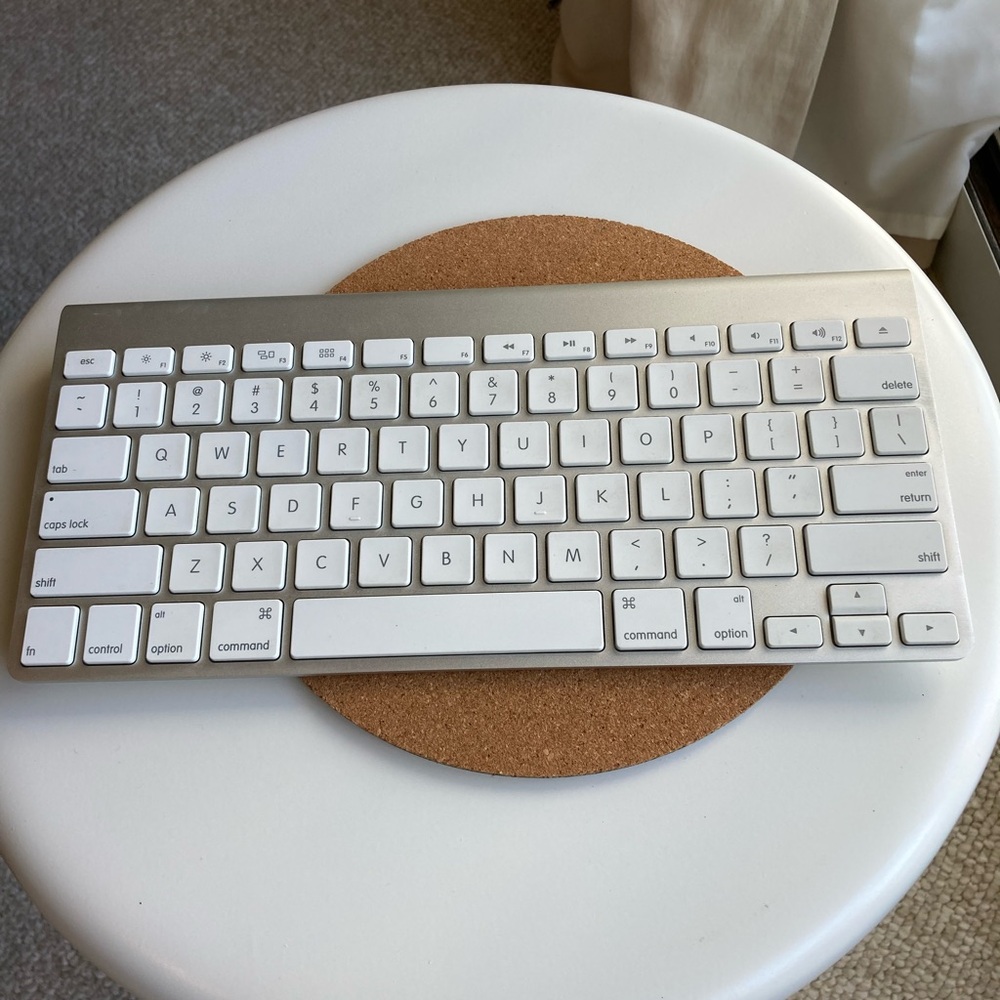 Apple wireless keyboard